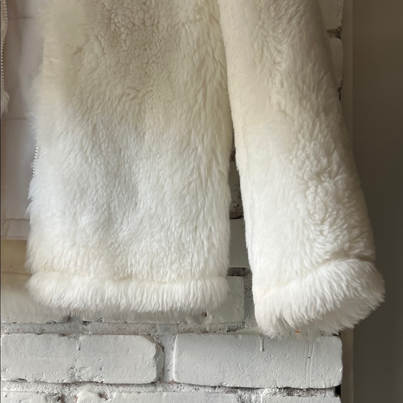 Sunice Cream Teddy Faux-Fur Jacket polar look - Picture 2 of 11